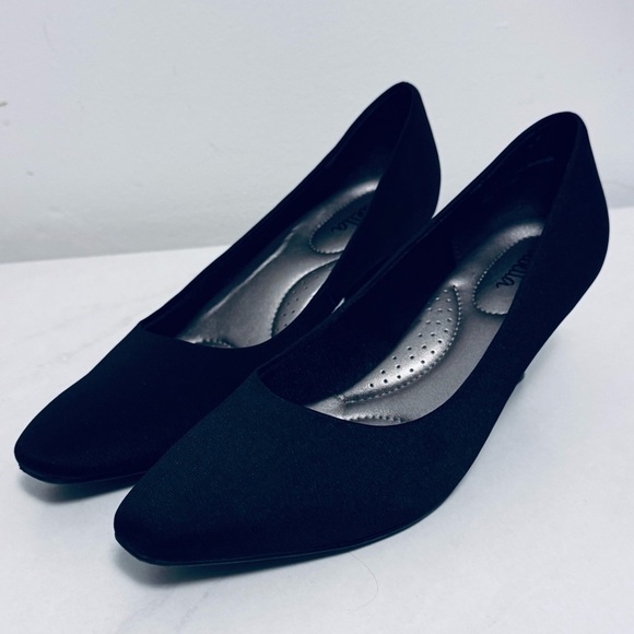 Abella Black Women's Flats - Picture 1 of 8